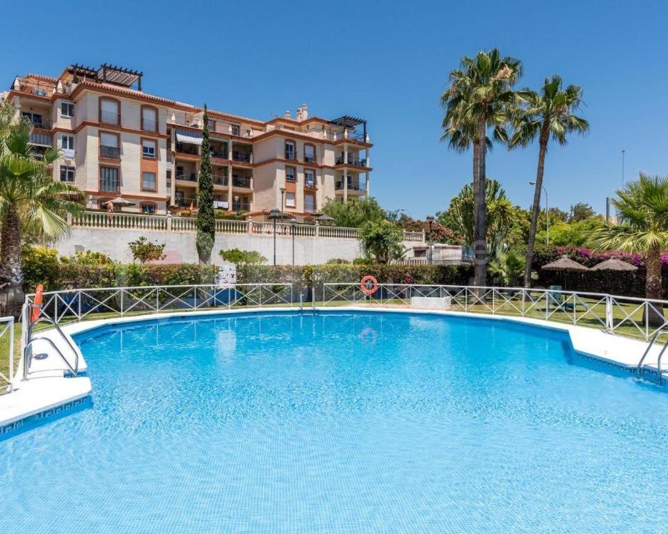 2Bdr Sunny Apartment With Pool And Private Parking In Бенальмадена Экстерьер фото